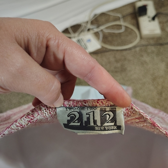 Elegant Women's Knit Sweater in Pink Medium - Picture 3 of 3